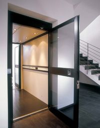E 08 - PLATEFORME ELEVATRICE VERTICALE...