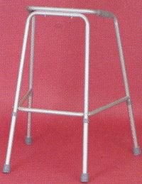 AA8302 - CADRE DE MARCHE (DEAMBULATEUR SANS ROUE)...
