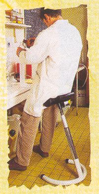 230410 - TABOURET A ASSISE INCLINABLE (ASSIS-DEBOUT)...
