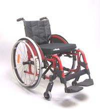 MULTI - FAUTEUIL ROULANT MANUEL LEGER A CHASSIS PLIANT...