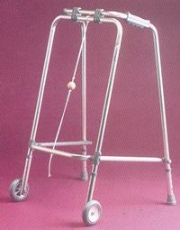 AA8340A - DEAMBULATEUR A 2 ROUES...