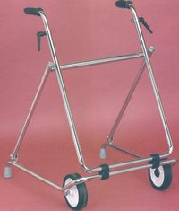 AA8369 - DEAMBULATEUR A 2 ROUES...