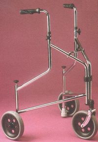 AA8361 - DEAMBULATEUR A 3 ROUES...