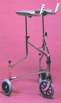 AA8365 - DEAMBULATEUR A 3 ROUES...