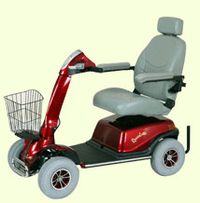 625 - SCOOTER A QUATRE ROUES...