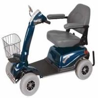 615 - SCOOTER A QUATRE ROUES...