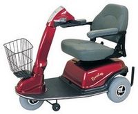 600 T - SCOOTER A QUATRE ROUES...