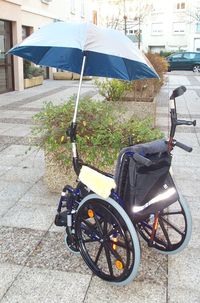 PARAPLUIE ARTICUL� - PORTE-PARAPLUIE POUR FAUTEUIL ROULA...