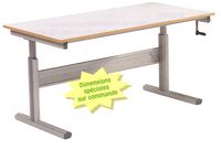 E 2142 - TABLE INFORMATIQUE A HAUTEUR REGLABLE...