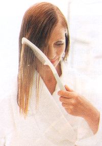 T 7065 D - PEIGNE A CHEVEUX...