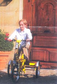 R32 JUNIOR - TRICYCLE A DEUX ROUES ARRIERE PROPULSE PAR ...
