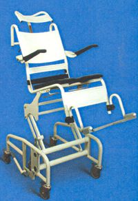 REF 1248 - FAUTEUIL DE DOUCHE A SIEGE PERCE A PETITES RO...