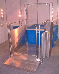 BLM 410 - PLATEFORME ELEVATRICE VERTICALE...