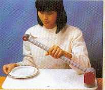 R 6200 - APPAREIL MANUEL POUR MANGER...