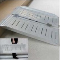 A 8018 - RAMPE PORTABLE PLIABLE...