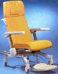P 702 SY - FAUTEUIL DE REPOS A ROULETTES...