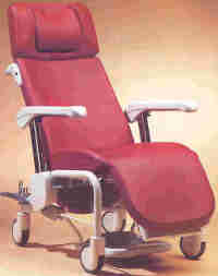 P 712 - FAUTEUIL DE REPOS A ROULETTES...