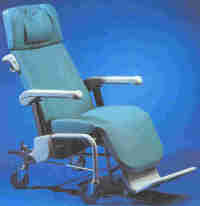 P 722 - FAUTEUIL DE REPOS A ROULETTES...