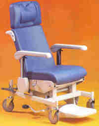 P 802 - FAUTEUIL DE REPOS A ROULETTES...