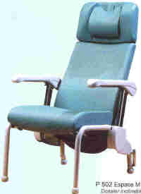 P 502 - FAUTEUIL DE REPOS A ROULETTES...